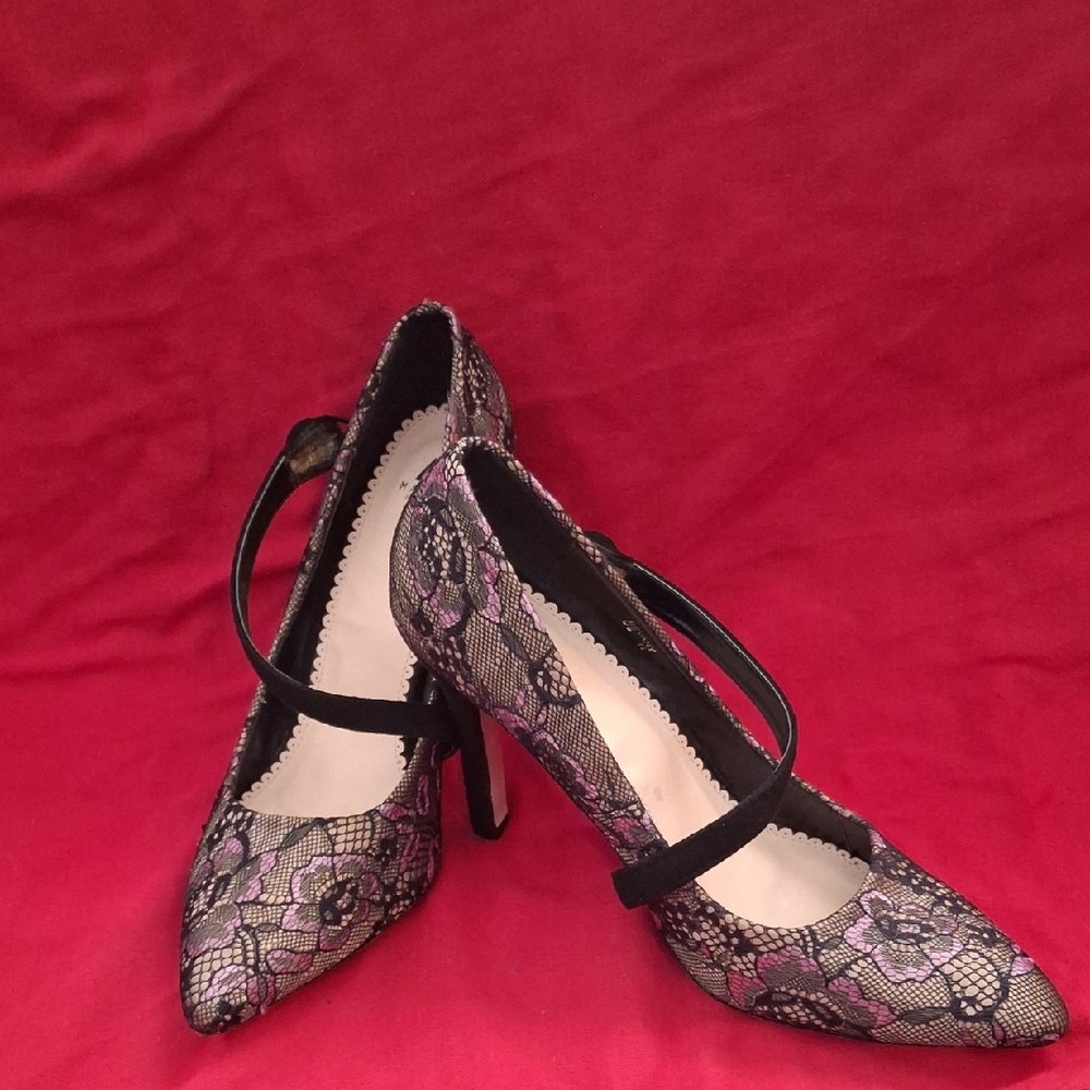 Chic Lace Heels in Black and Purple
